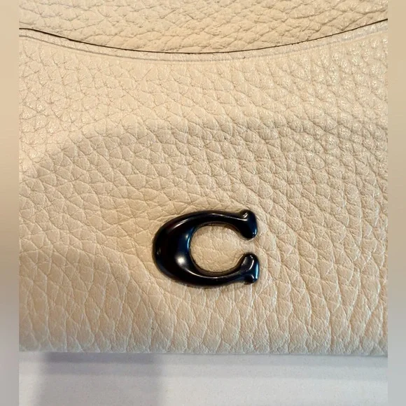 Coach Pebbled Leather Card Case Holder in Cream with Black 'C' Logo NWOT - Picture 3 of 12